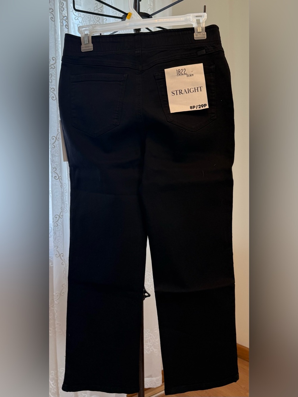 NWT 1822 Denim Petite Pull On Straight Leg Jeans, Black